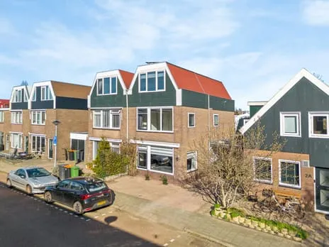 Tussenwoning te koop: Burgemeester Swartstraat 2B, Kerkbuurt Oostzaan