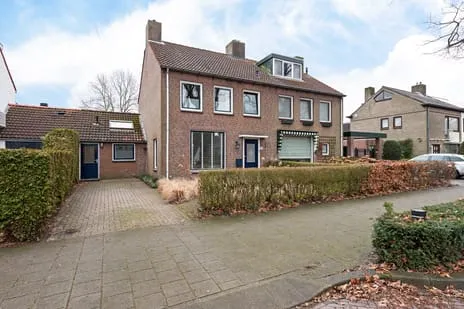 Tussenwoning te koop: Burgemeester Uijenstraat 33, Waalre
