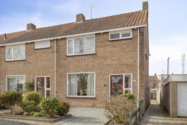Hoekwoning te koop: Burgemeester van Baarstraat 13, Volendam-Bloemenbuurt Volendam