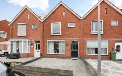 Tussenwoning te huur: Burgemeester van Baarstraat 39, Volendam-Bloemenbuurt Volendam