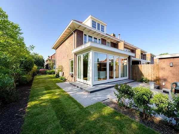 Hoekwoning te huur: Burgemeester Van Damstraat 15, Duivendrecht Duivendrecht