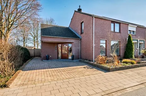 Hoekwoning te koop: Burgemeester van Deelensingel 87, Velden-Oost Velden