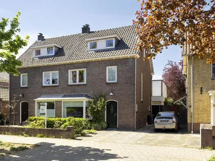 Twee-onder-één-kap te koop: Burgemeester van den Elzenlaan 26, Berghemseweg-Zuid Oss