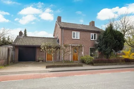 Vrijstaande woning te koop: Burgemeester van Heystlaan 1, Baardwijk Waalwijk