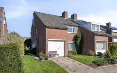 Twee-onder-één-kap te koop: Burgemeester Van Laarstraat 20, Cadier Cadier En Keer