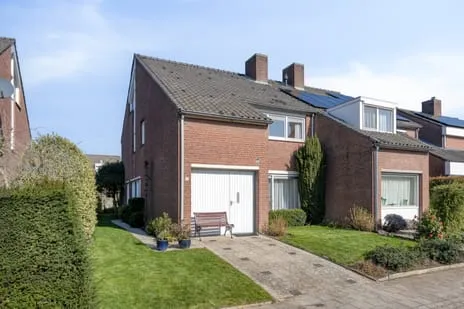 Twee-onder-één-kap te koop: Burgemeester Van Laarstraat 20, Cadier Cadier En Keer