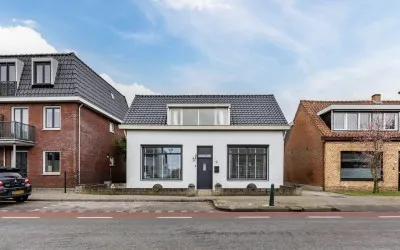 Vrijstaande woning te koop: Burgemeester van Loonstraat 18, Steenbergen-Centrum Steenbergen