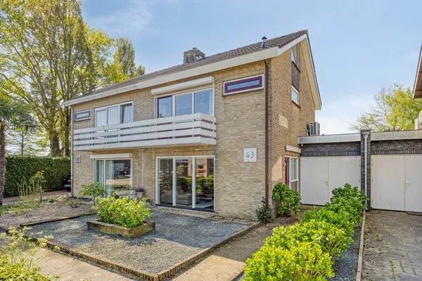 Semi-detached for sale: Burgemeester van Lyndenpark 43, Kern Valburg Valburg