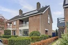 Twee-onder-één-kap te koop: Burgemeester van Mierlostraat 34, Centrumgebied Noord Gilze Gilze