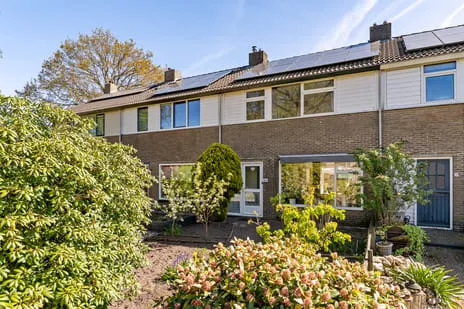 Tussenwoning te koop: Burgemeester van Panhuyslaan 40, Burgum Burgum