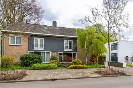 Twee-onder-één-kap te koop: Burgemeester Vissersstraat 12, Burgemeestersbuurt Tilburg