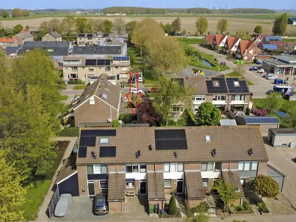 Tussenwoning te koop: Burgemeester Vrieslaan 11, Goudswaard Woonkern Goudswaard