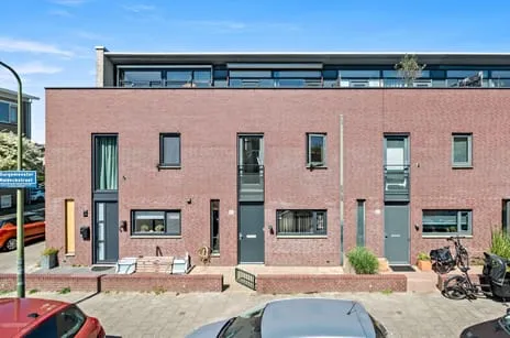 Tussenwoning te koop: Burgemeester Waldeckstraat 65, Houtwijk 'S-Gravenhage