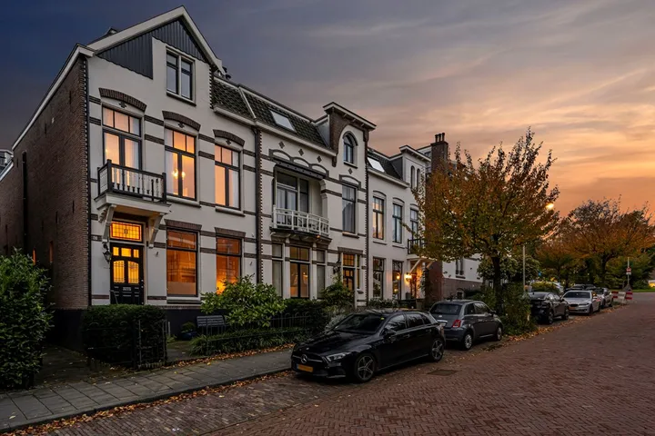 Hoekwoning te koop: Burgemeester Weertsstraat 63, Burgemeesterswijk Arnhem
