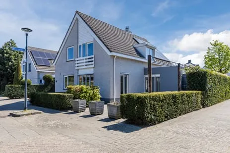 Twee-onder-één-kap te koop: Burggraafstraat 15, Slotjes-West Oosterhout (Nb)
