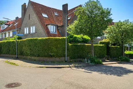 Tussenwoning te koop: Busken Huetplein 1, Schrijverskwartier Hilversum