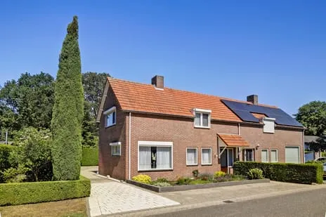 Twee-onder-één-kap te koop: Busserstraat 8, Meijel-centrum Meijel