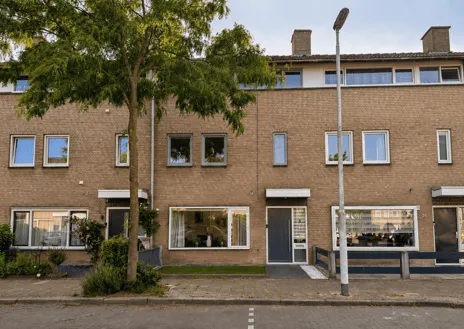 Tussenwoning te koop: Busweg 19, Heesterakker Eindhoven
