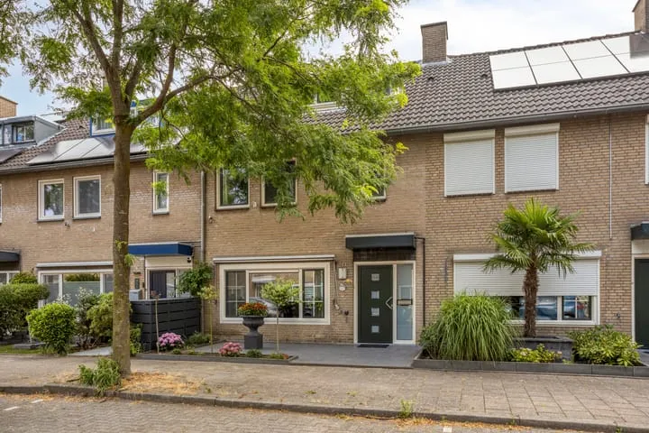 Tussenwoning te koop: Busweg 20, Heesterakker Eindhoven