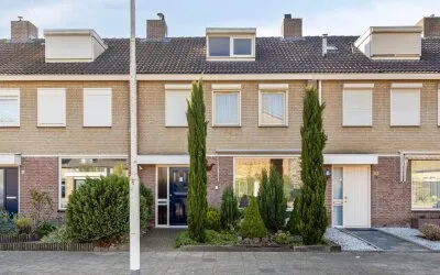 Tussenwoning te koop: Busweg 51, Heesterakker Eindhoven