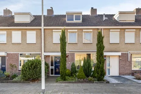 Tussenwoning te koop: Busweg 51, Heesterakker Eindhoven