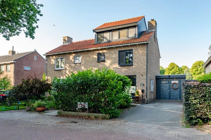 Twee-onder-één-kap te koop: Butterlaan 22, Oud Zuid Heiloo