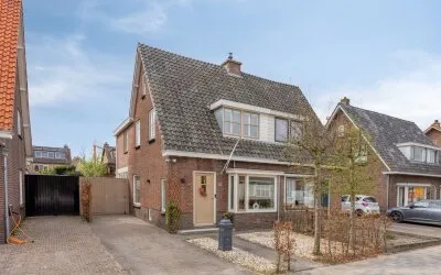Twee-onder-één-kap te koop: Buurtlaan west 52, De Pol Veenendaal