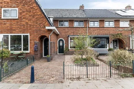 Tussenwoning te koop: Buys Ballotstraat 5, Geleerdenbuurt Den Helder