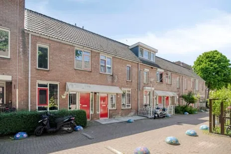 Terraced house for sale: Buziaustraat 48, Oud Crooswijk Rotterdam