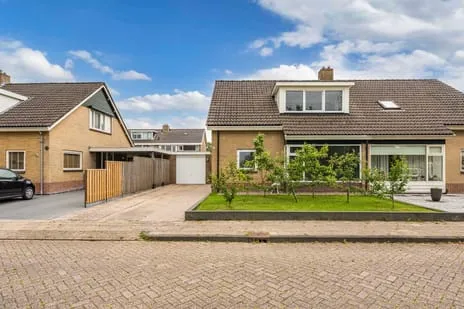 Twee-onder-één-kap te koop: C F Engelhardstraat 17, Franeker Schalsumerplan en Arkens Franeker
