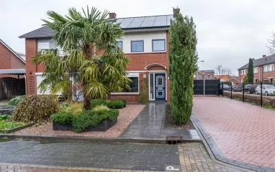 Twee-onder-één-kap te koop: C.H. van Maanenstraat 2, Rossum Rossum