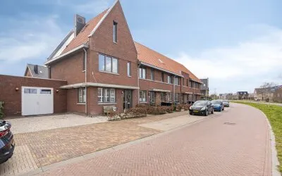 Hoekwoning te koop: C. Lofstraat 15, Buitengebied Barneveld Barneveld
