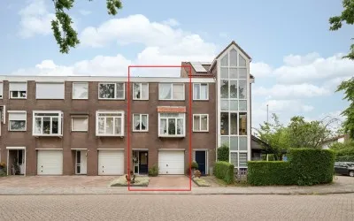 Tussenwoning te koop: C Raaijmakerslaan 12, Velletri Oudenbosch