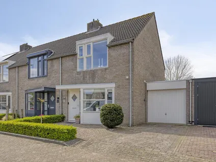 Tussenwoning te koop: Calshof 15, Etten-Leur