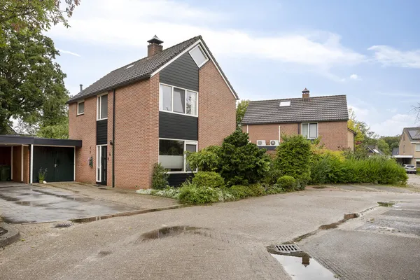 Huurwoning: Campelhofhoek 15 in Enschede - €4.950 per maand - 151m²