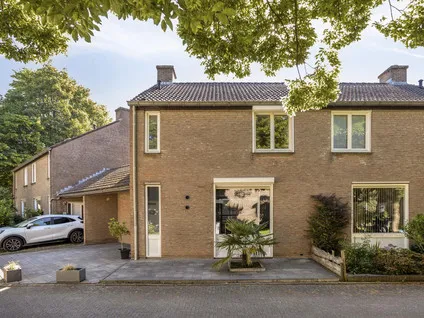 Tussenwoning te koop: Camphaag 25, De Heeg Maastricht