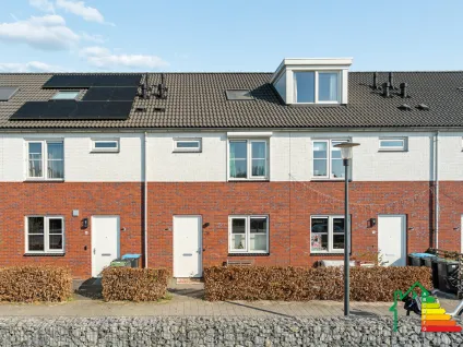 Tussenwoning te koop: Canadasingel 80, Zutphen
