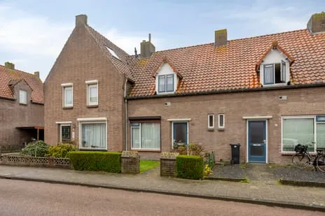 Tussenwoning te koop: Canadesestraat 13, Waalwijk