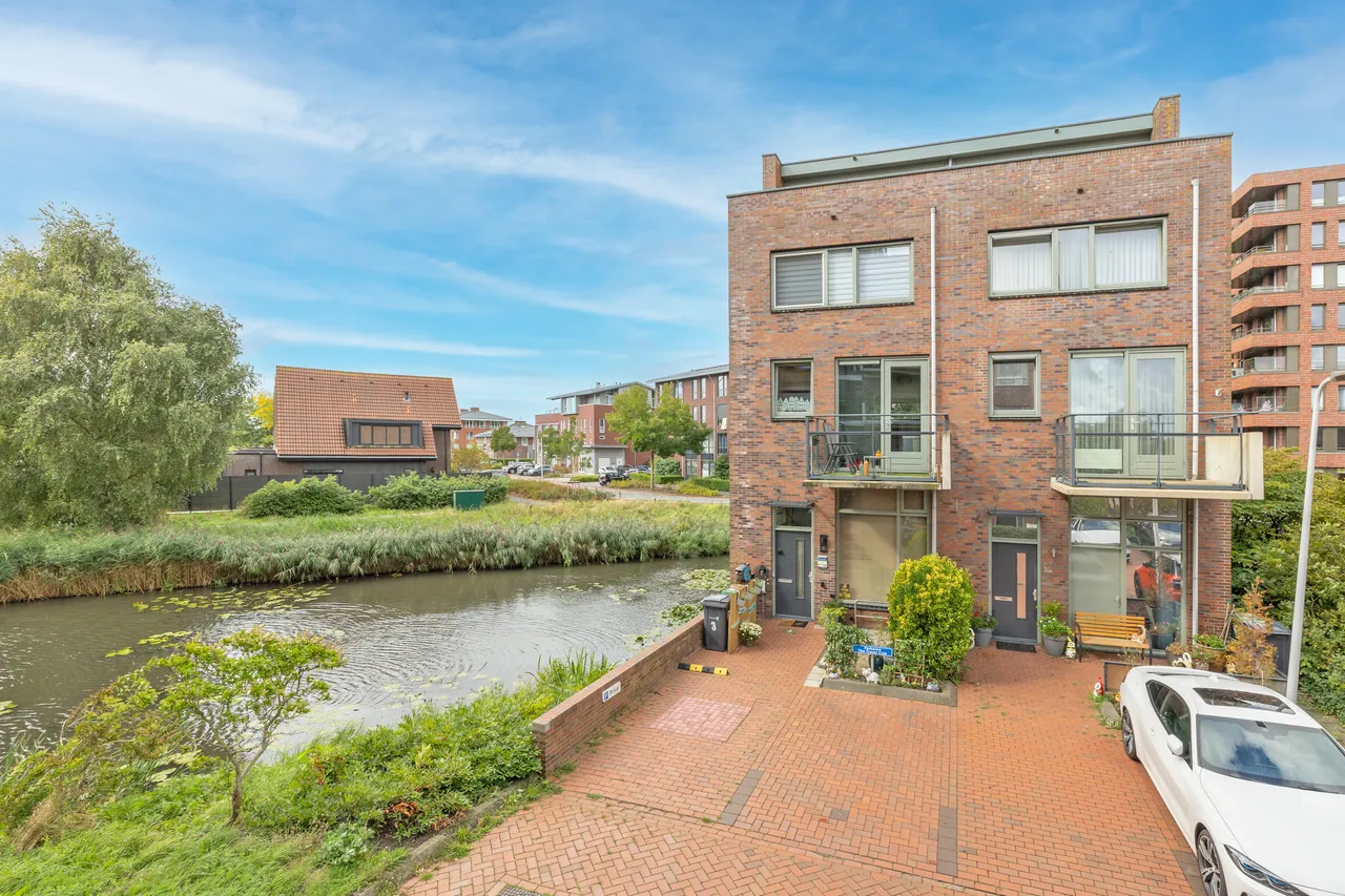 Twee-onder-één-kap te koop: Canberrastraat 3, Purmerend