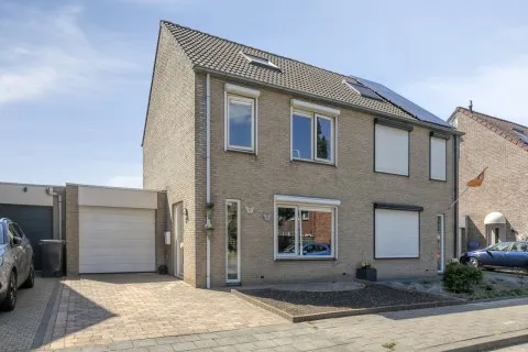Tussenwoning te koop: Canisvlietstraat 27, Kern Sluiskil Sluiskil