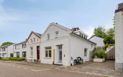 Twee-onder-één-kap te koop: Cannerweg 196, Biesland Maastricht