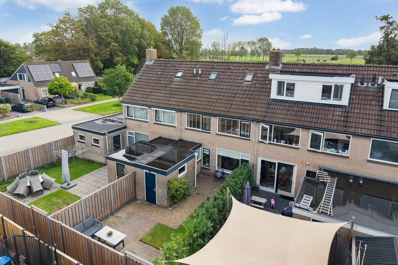Tussenwoning te koop: Canterstins 33, Stiens