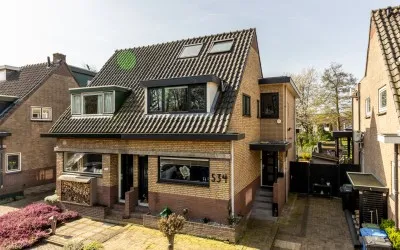 Twee-onder-één-kap te koop: Capelseweg 534, Oosterflank Rotterdam