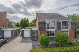 Twee-onder-één-kap te koop: Carbeel 23, Lemmer