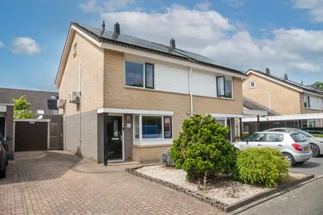 Twee-onder-één-kap te koop: Cardiffstraat 13, Vossenbelt-Noord Hengelo