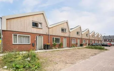 Hoekwoning te huur: Cardinaalstraat 58, Indië Almelo