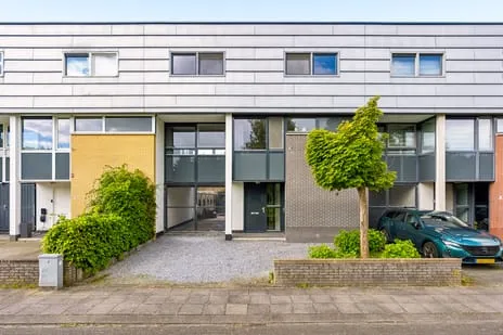 Tussenwoning te koop: Carel Willinklaan 18, Tussen de Vaarten Z.- Noordoost Almere