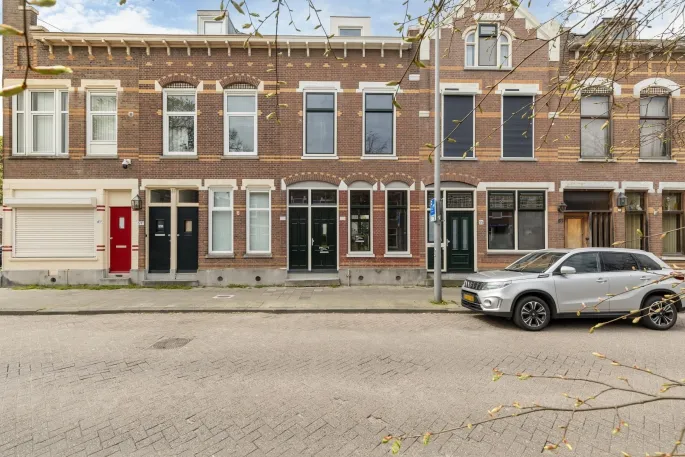 Tussenwoning te koop: Carnisselaan 57, Carnisse Rotterdam