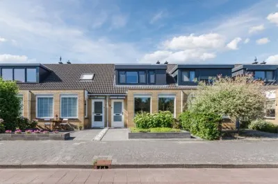 Tussenwoning te koop: Caro van Eyckhof 6, Theaterbuurt Amstelveen