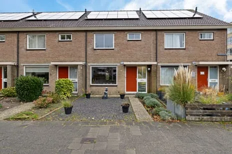Tussenwoning te koop: Carolinenburg 50, Camminghaburen-Midden Leeuwarden